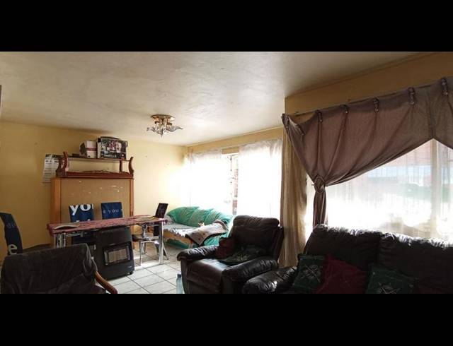 3 BEDROOM TOWNHOUSE FOR SALE IN GERMISTON CENTRAL